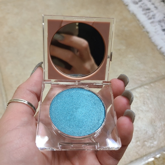 NEW KKW Beauty Flashing Lights Pressed Powder in Bands turquoise blue - Picture 8 of 16